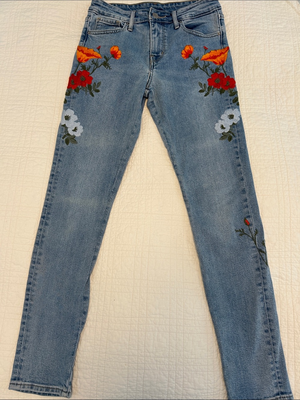 Levi’s Floral Embroidered Skinny Jeans Light Blue Wash. Size 26 Limited Edition.